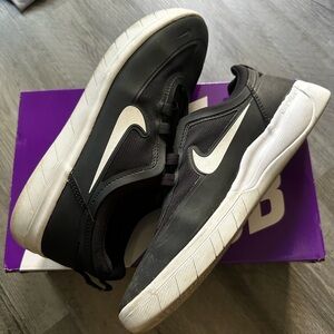 Nike Men's Black and White Sneakers